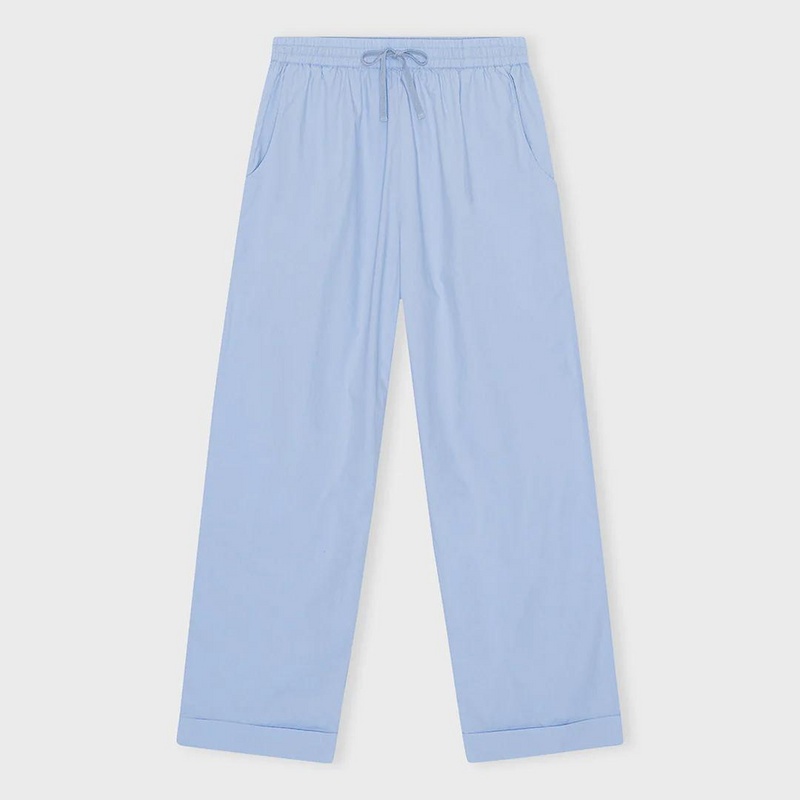 Køb Laura Bukser | 800,00 | Findes i flere farver | Fri fragt over 149 kr. | Hurtig levering 3-5 dage | Dag til dag levering | CARE BY ME | Bukser, tidløs, klassisk, casual, økologisk bomuld, langtidsholdbar, bomuldsbukser, miljøvenlige bukser, sommerbukser, løse bukser