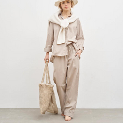 Køb Laura Bukser | 800,00 | Findes i flere farver | Fri fragt over 149 kr. | Hurtig levering 3-5 dage | Dag til dag levering | CARE BY ME | Bukser, tidløs, klassisk, casual, økologisk bomuld, langtidsholdbar, bomuldsbukser, miljøvenlige bukser, sommerbukser, løse bukser