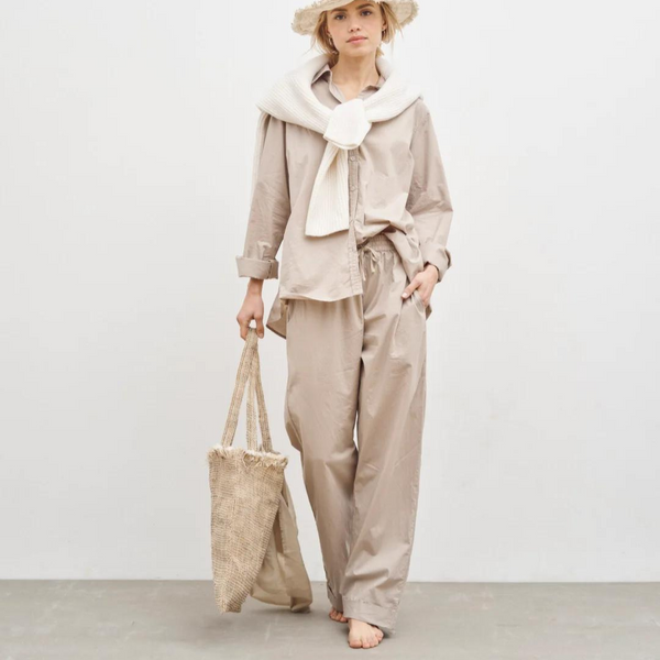 Køb Laura Bukser | 800,00 | Findes i flere farver | Fri fragt over 149 kr. | Hurtig levering 3-5 dage | Dag til dag levering | CARE BY ME | Bukser, tidløs, klassisk, casual, økologisk bomuld, langtidsholdbar, bomuldsbukser, miljøvenlige bukser, sommerbukser, løse bukser