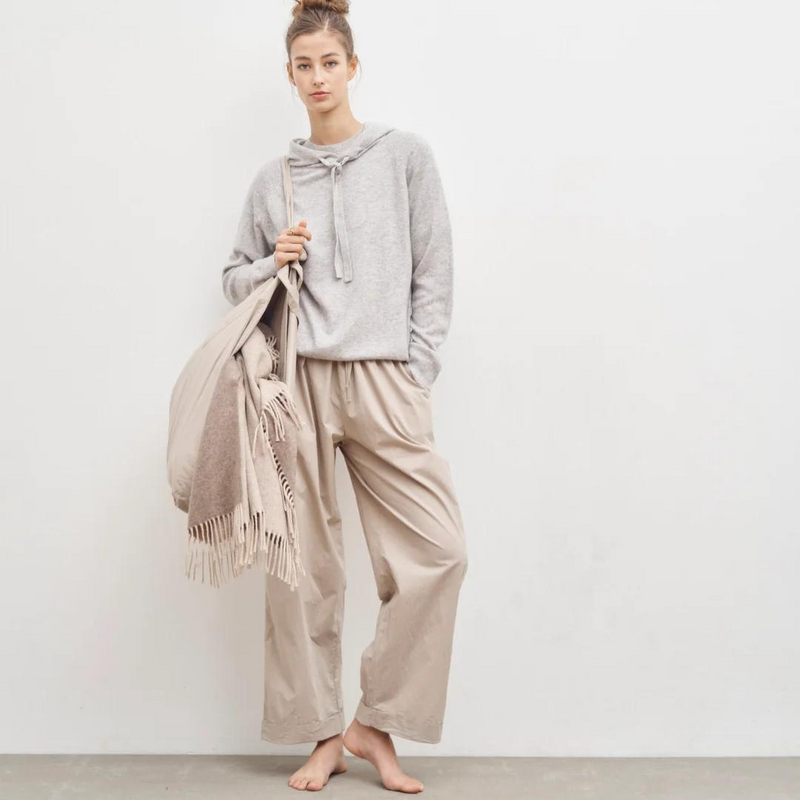 Køb Laura Bukser | 800,00 | Findes i flere farver | Fri fragt over 149 kr. | Hurtig levering 3-5 dage | Dag til dag levering | CARE BY ME | Bukser, tidløs, klassisk, casual, økologisk bomuld, langtidsholdbar, bomuldsbukser, miljøvenlige bukser, sommerbukser, løse bukser