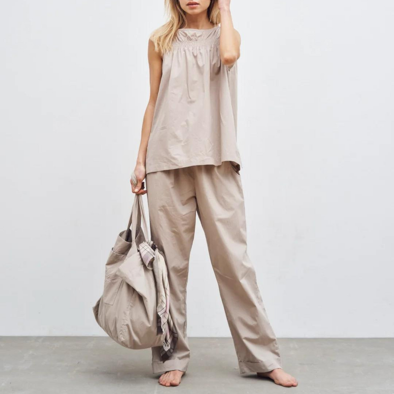 Køb Laura Bukser | 800,00 | Findes i flere farver | Fri fragt over 149 kr. | Hurtig levering 3-5 dage | Dag til dag levering | CARE BY ME | Bukser, tidløs, klassisk, casual, økologisk bomuld, langtidsholdbar, bomuldsbukser, miljøvenlige bukser, sommerbukser, løse bukser