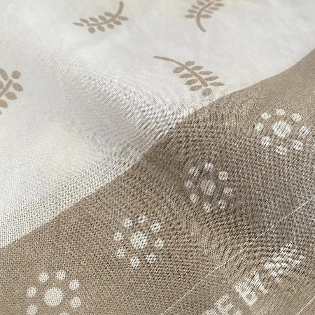 Køb Wheat Tørklæde | 400,00 | Findes i flere farver | Fri fragt over 149 kr. | Hurtig levering 3-5 dage | Dag til dag levering | CARE BY ME | tørklæde, kornmark, hårtørklæde, tørklæde til håret, økologisk, bomuldsvoile