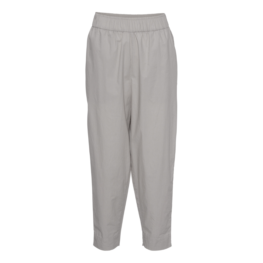 Bukser Oslo Ankle er elegante bukser med elastik i taljen & smalle i ben. Ankelbukser i økologisk bomuld. Flere farver | Hurtig levering | fri fragt fra 149kr 