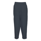 Bukser Oslo Ankle er elegante bukser med elastik i taljen & smalle i ben. Ankelbukser i økologisk bomuld. Flere farver | Hurtig levering | fri fragt fra 149kr 