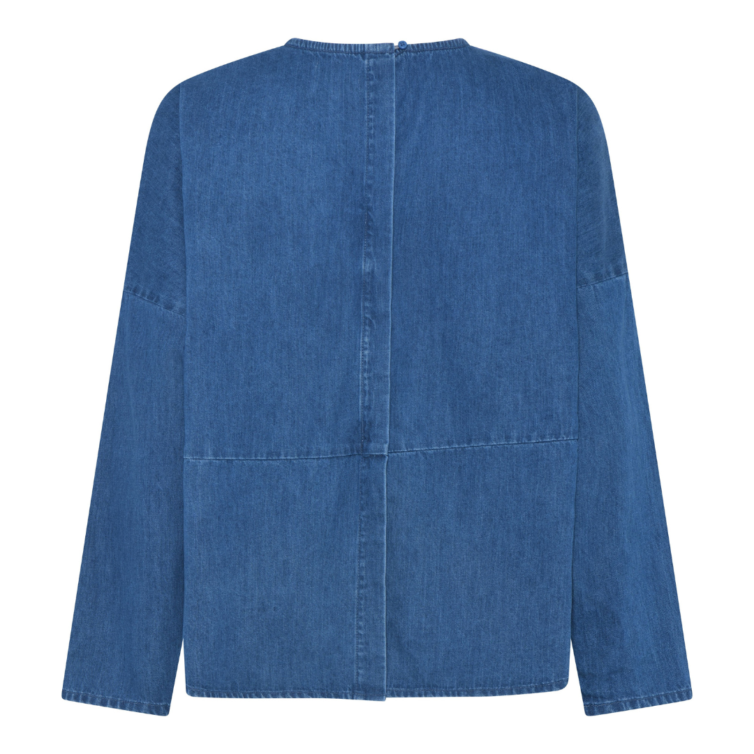 Romeo blusen en enkel bluse, med med lange ærmer. Blusen er i økologisk bomuld. Denim | Hurtig levering | Fri fragt fra 249kr
