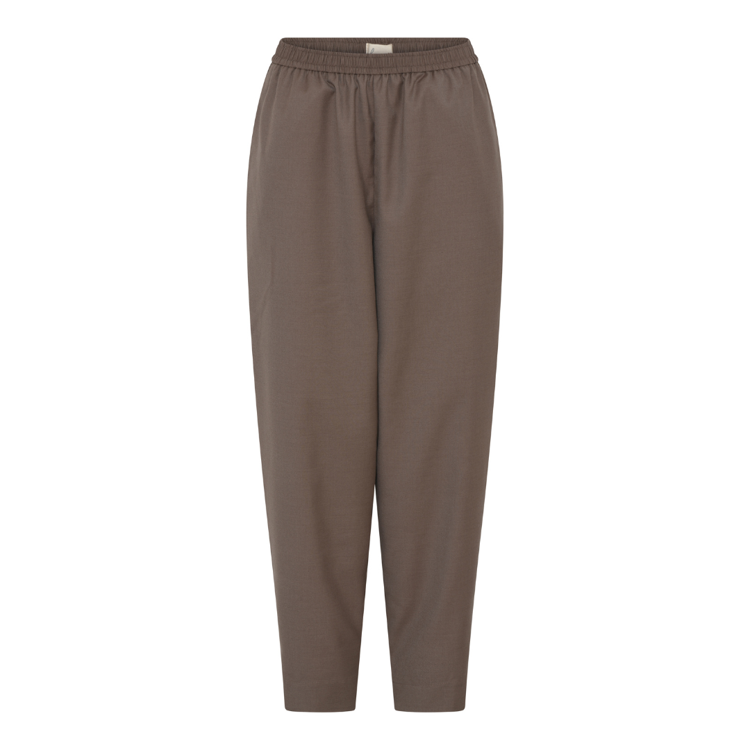 Bukser Oslo Ankle er elegante bukser med elastik i taljen & smalle i ben. Ankelbukser i uld blend. Flere farver | Hurtig levering | fri fragt fra 149kr
