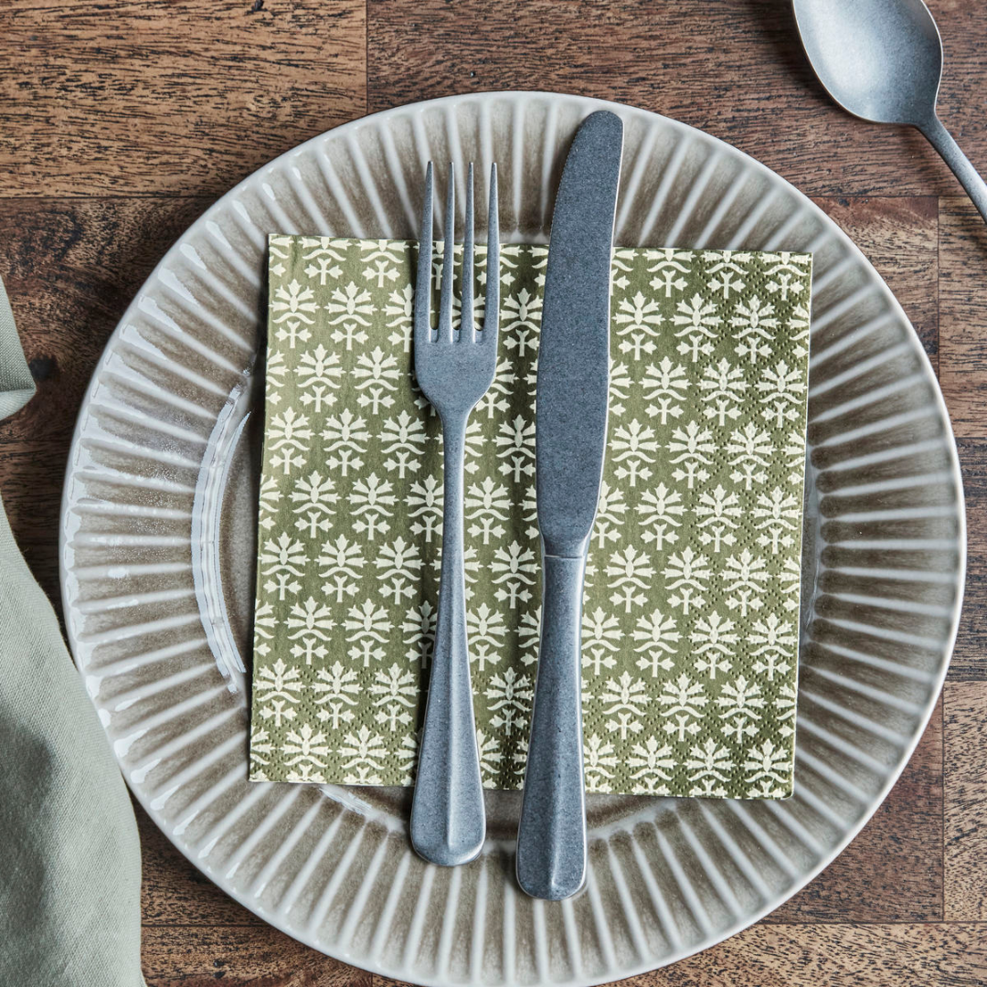 Køb Bestik Mora Sølv finish | fra 39,95 | Fri fragt over 149 kr. | Hurtig levering | Dag til dag levering | House Doctor, Society of Lifestyle | Gaffel, Kniv, Ske, Spiseske, Teske, Kagegaffel, Smørkniv, Bestik, Børnebestik, Borddækning, Servering, Bestiksæt, Guld, Messing, Gylden