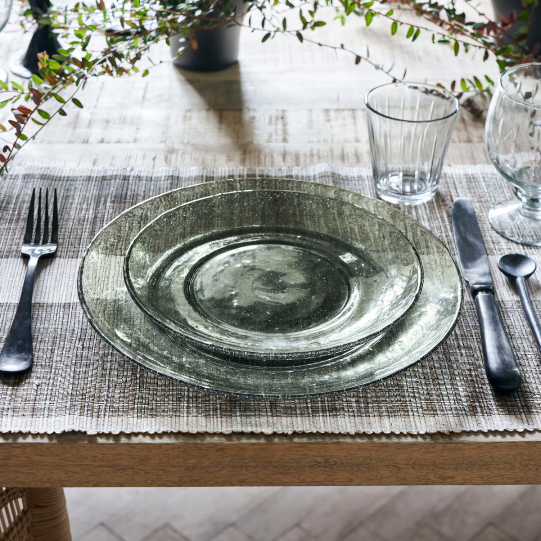 Køb Tallerken Rain Grøn - sæt af 2 stk | fra 179,95 | Fri fragt over 149 kr. | Hurtig levering | Dag til dag levering | House Doctor, Society of Lifestyle | Tallerken, Middagstallerken, Frokosttallerken, Glastallerken, Tallerken i glas, Glas