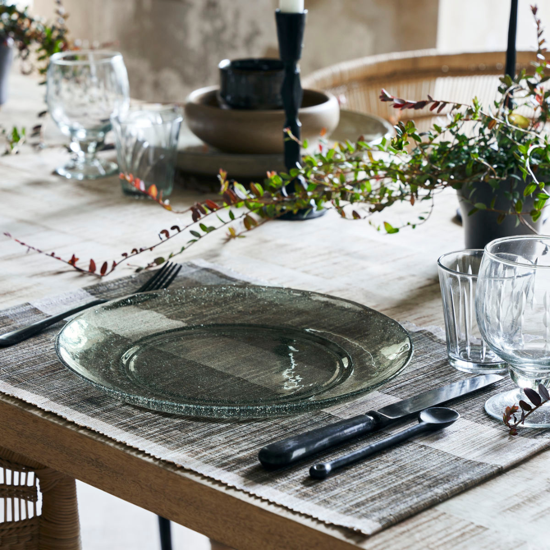 Køb Tallerken Rain Grøn - sæt af 2 stk | fra 179,95 | Fri fragt over 149 kr. | Hurtig levering | Dag til dag levering | House Doctor, Society of Lifestyle | Tallerken, Middagstallerken, Frokosttallerken, Glastallerken, Tallerken i glas, Glas