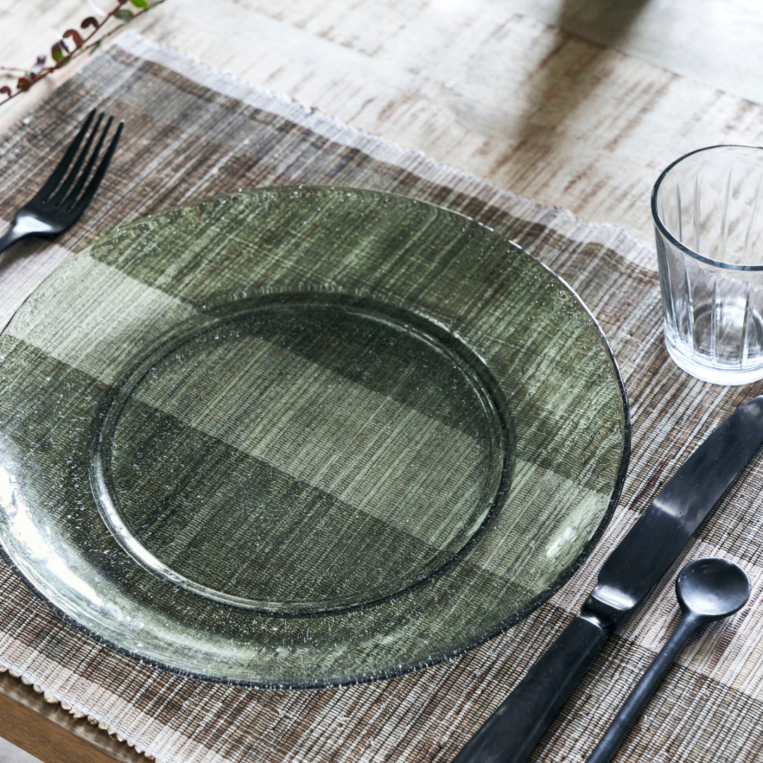 Køb Tallerken Rain Grøn - sæt af 2 stk | fra 179,95 | Fri fragt over 149 kr. | Hurtig levering | Dag til dag levering | House Doctor, Society of Lifestyle | Tallerken, Middagstallerken, Frokosttallerken, Glastallerken, Tallerken i glas, Glas