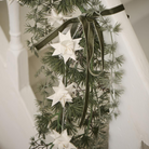 Køb Ranke med 12 flettede stjerner Hvid Stella | 179,95 | Fri fragt over 249 kr. | Hurtig levering | Dag til dag levering | Ib Laursen | Dekoration, Jul, Julepynt, Pynt, Borddækning, Hvid, Juleophæng, Ophæng, Juletræspynt, Juletræsophæng, Papirklipsophæng, Jul, Guirlande, Juleophæng, Kogler, Julepynt, Ophæng, Ranke