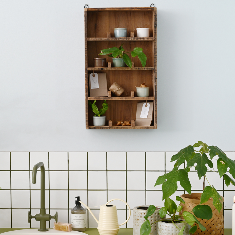 Væghylde med 4 opdelte hylder UNIKA – plint.dk