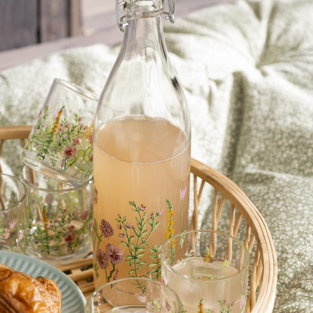 Køb Flaske med patentlåg Summertime | 99,95| Fri fragt over 149 kr. | Hurtig levering | Dag til dag levering | Ib Laursen | Flaske, Hjemmelavet saft, Saftflaske, Vandflaske, Blomster, Flaske med blomster, Glasflaske