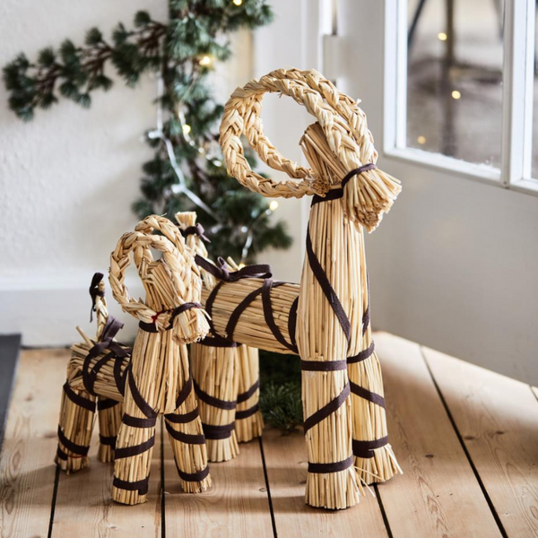 Køb Julebuk med brunt bånd | fra 45,95 | Fri fragt over 149 kr. | Hurtig levering 3-5 dage | Dag til dag levering | Ib Laursen | Ib Laursen jul, Jul, Julebuk, Julepynt, Strå, Stråbuk