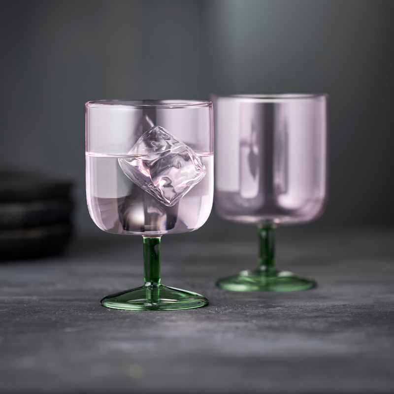 Køb Vinglas Torino 30 cl - sæt af 2 stk | 249,95 | Fri fragt over 149 kr. | Hurtig levering | Dag til dag levering | Lyngby Glas, Farvet glas, Farvet vinglas, Grønt vinglas, Pink vinglas, Blåt vinglas, Borddækning, Farverige vinglas