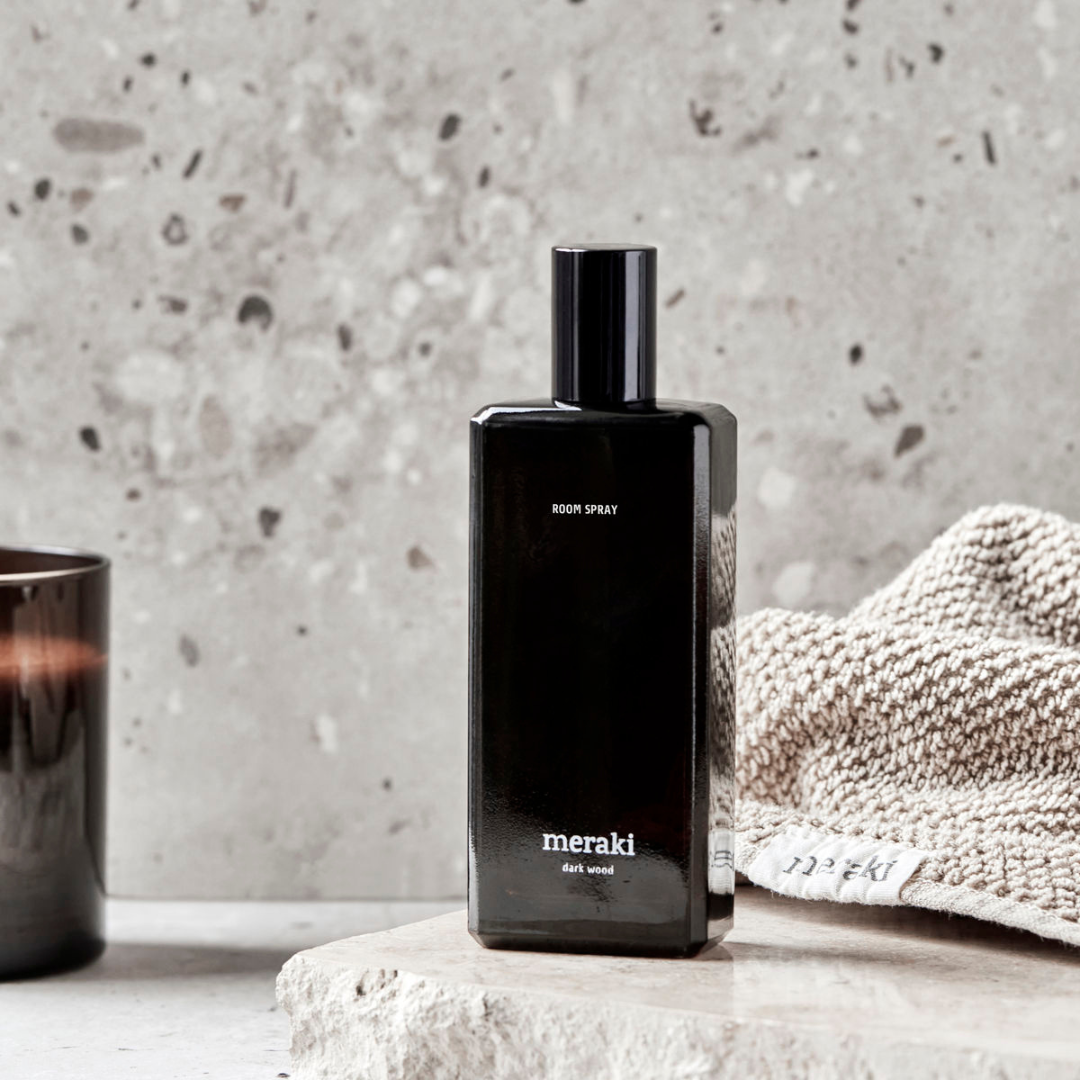 Køb Roomspray | 179,95 | Fri fragt over 149 kr. | Hurtig levering | Dag til dag levering | Meraki, Society of Lifestyle | Duft, Duftrenser, Duftspray, Rumduft, Rengøring, Badeværelse, Soveværelse