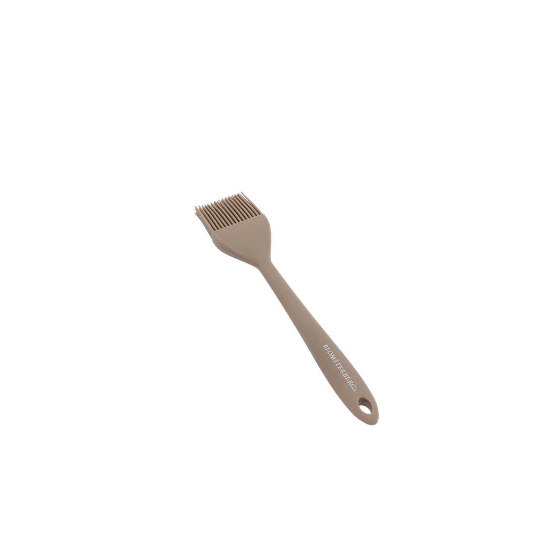Køb Bagepensel i silikone Latte | 69,95 | Fri fragt over 149 kr. | Hurtig levering | Dag til dag levering | Mette Blomsterberg, Blomsterbergs | Redskab, Køkkenredskab, Klassisk, Fødevaregodkendt silikone, Enkel, Anvenlig, Pensel