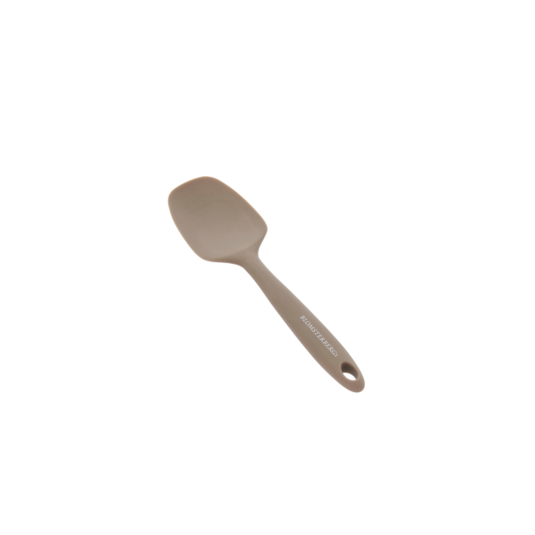 Køb Grydeske i silikone Latte | fra 89,95 | Fri fragt over 149 kr. | Hurtig levering | Dag til dag levering | Mette Blomsterberg, Blomsterbergs | Redskab, Køkkenredskab, Klassisk, Fødevaregodkendt silikone, Enkel, Anvenlig, Bagning 