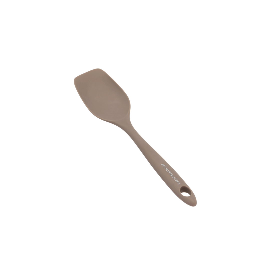 Køb Grydeske i silikone Latte | fra 89,95 | Fri fragt over 149 kr. | Hurtig levering | Dag til dag levering | Mette Blomsterberg, Blomsterbergs | Redskab, Køkkenredskab, Klassisk, Fødevaregodkendt silikone, Enkel, Anvenlig, Bagning 