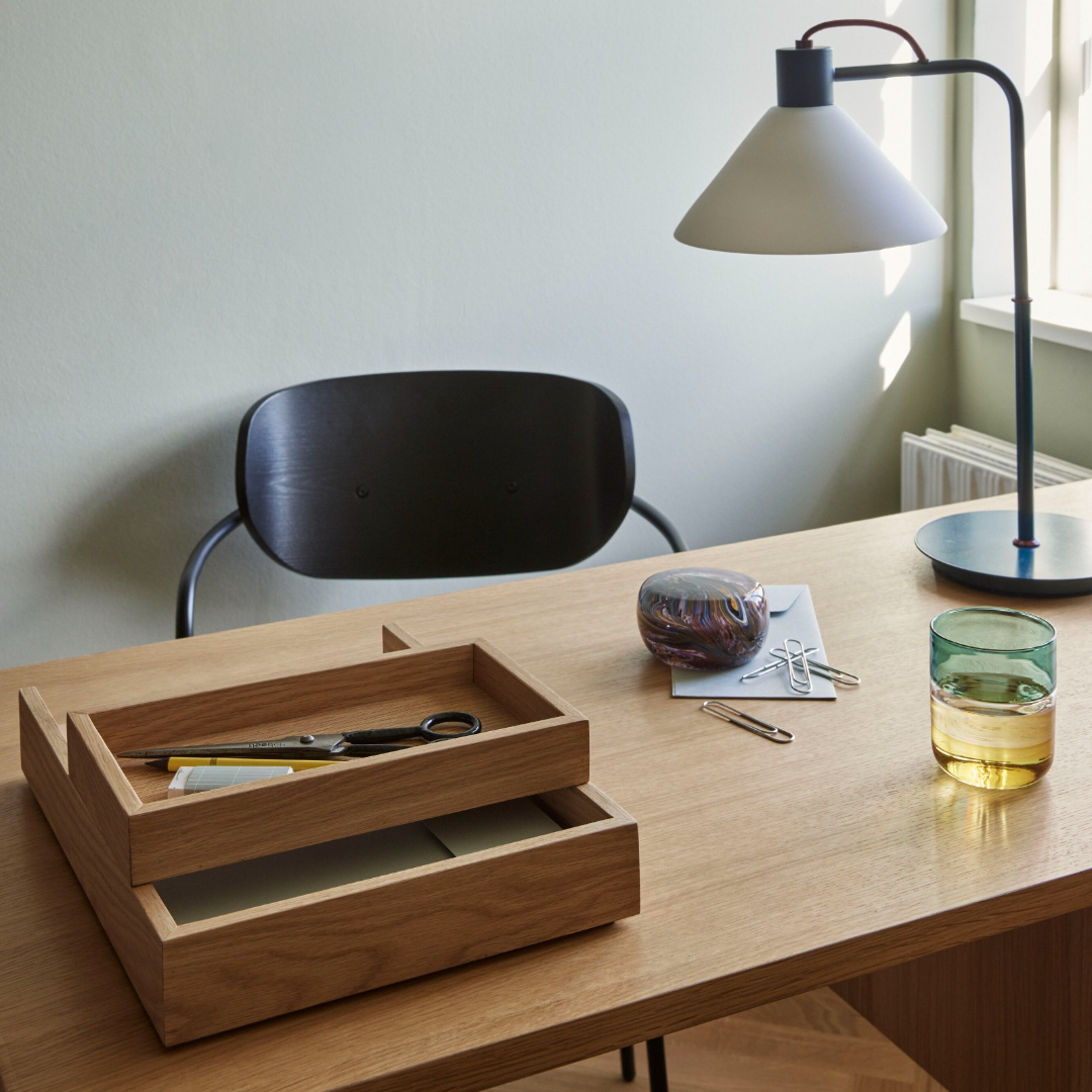 Køb Organiser Rail Desk egetræ | 579,00 | Fri fragt over 149 kr. | Fri fragt over 149 kr. |  Hurtig levering | Dag til dag levering | Hübsch | Bakke, Kontorbakke, Bakke til papirer, Bakke til blyanter, Orden, Kontororden