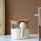 Køb Stabelbar Opbevaringsglas med bambuslåg og ske | fra 189,95 | Dag til dag levering | Dag til dag levering | Pebbly | Madopbevaring, Boks, Box, Opbevaring, Madkasse, Frokost, Madopbevaring, Køkken, Krydderiglas, Sylteglas, Syltetøjsglas, Morgenmadsglas, Melglas, Dåse, Kaffedåse, Tedåse, Glas med låg, Bambus