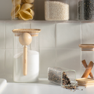 Køb Stabelbar Opbevaringsglas med bambuslåg og ske | fra 189,95 | Dag til dag levering | Dag til dag levering | Pebbly | Madopbevaring, Boks, Box, Opbevaring, Madkasse, Frokost, Madopbevaring, Køkken, Krydderiglas, Sylteglas, Syltetøjsglas, Morgenmadsglas, Melglas, Dåse, Kaffedåse, Tedåse, Glas med låg, Bambus