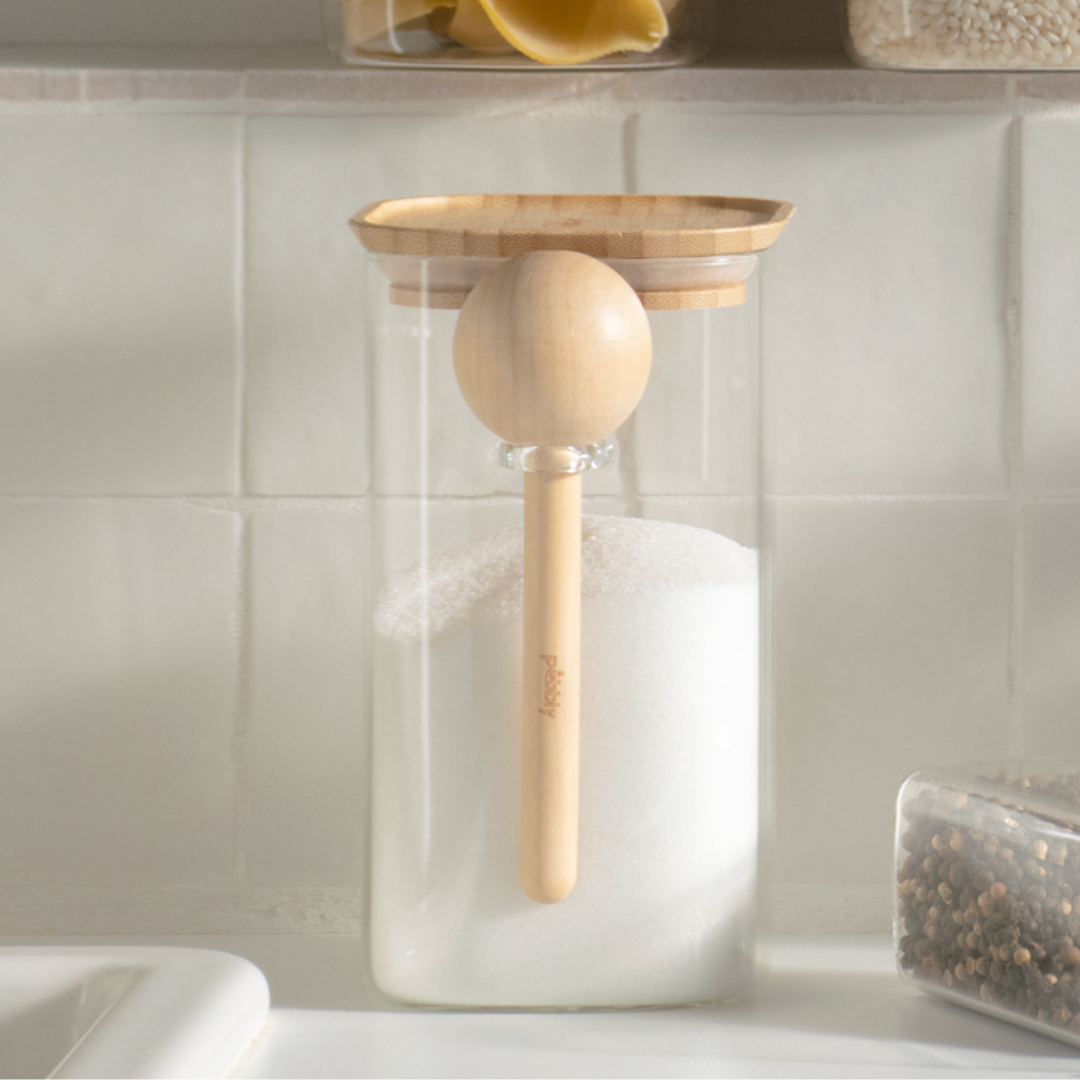 Køb Stabelbar Opbevaringsglas med bambuslåg og ske | fra 189,95 | Dag til dag levering | Dag til dag levering | Pebbly | Madopbevaring, Boks, Box, Opbevaring, Madkasse, Frokost, Madopbevaring, Køkken, Krydderiglas, Sylteglas, Syltetøjsglas, Morgenmadsglas, Melglas, Dåse, Kaffedåse, Tedåse, Glas med låg, Bambus