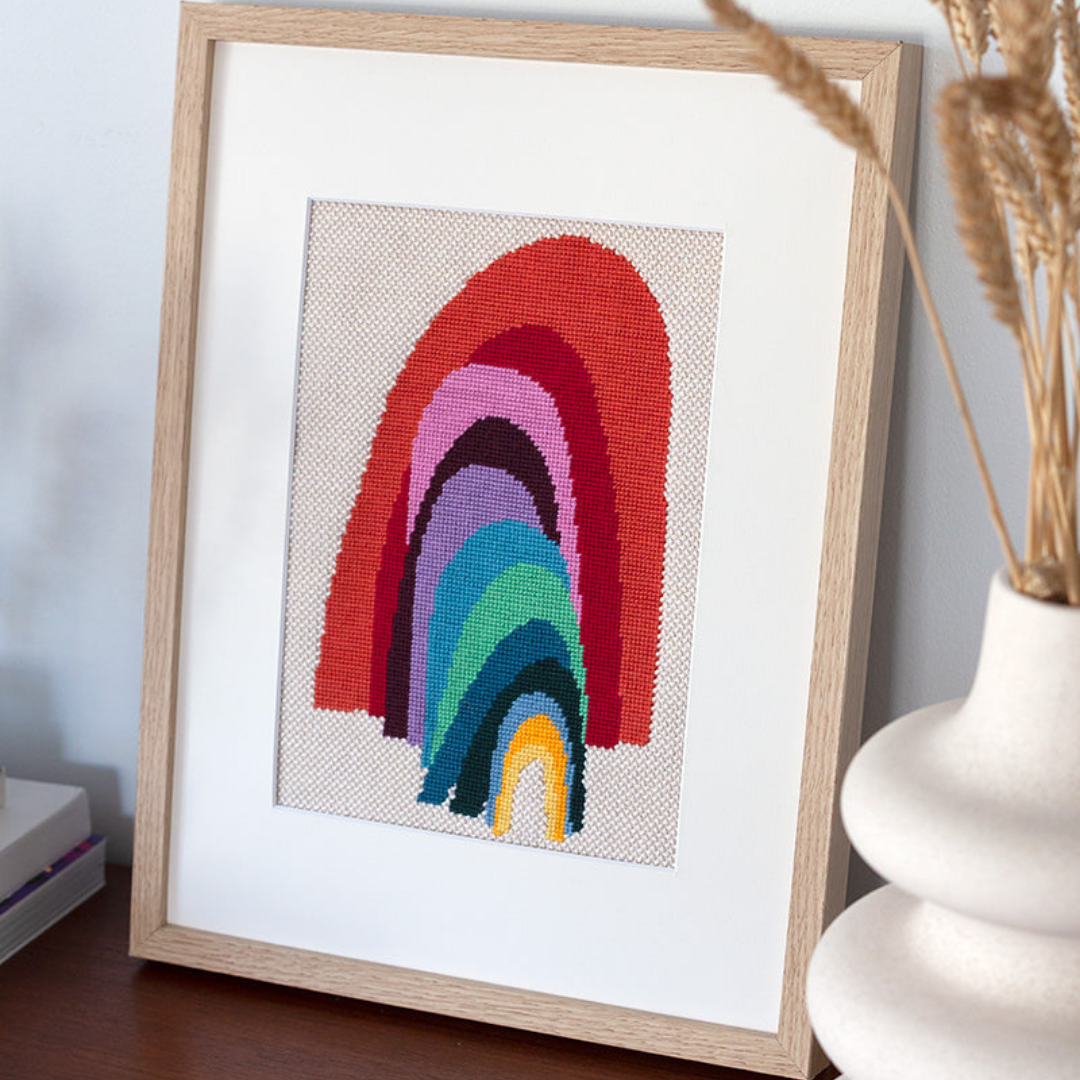 Køb Broderi kit From the Other Side Rainbow | 649,00 | Fri fragt over 149 kr. | Hurtig levering | Dag til dag levering | UndwindStudio | DIY, Brodering, Broderiteknik, Vægophæng, Garn, Garnophæng, Garnprojekt 