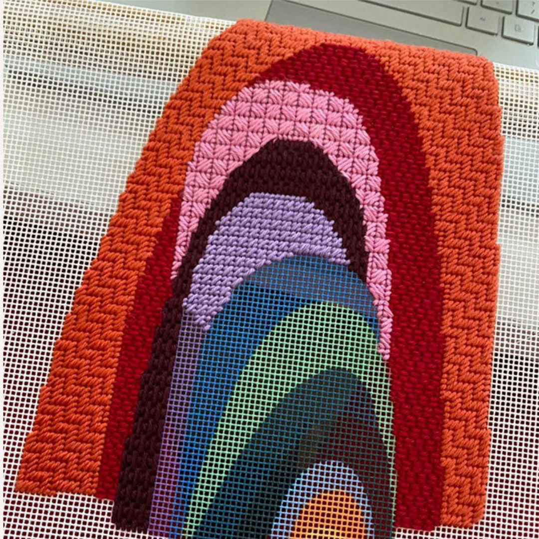 Køb Broderi kit From the Other Side Rainbow | 649,00 | Fri fragt over 149 kr. | Hurtig levering | Dag til dag levering | UndwindStudio | DIY, Brodering, Broderiteknik, Vægophæng, Garn, Garnophæng, Garnprojekt 