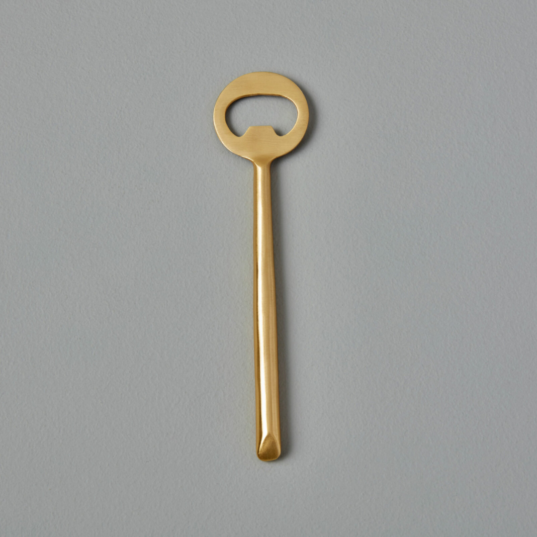 Køb Oplukker mat Guld | 99,95 | Fri fragt over 149 kr. | Hurtig levering | Dag til dag levering | be home | Flaskeoplukker, Guldoplukker, Oplukker i guld, Flaskeåbner, Flaskeoplukker, Kapselåbner