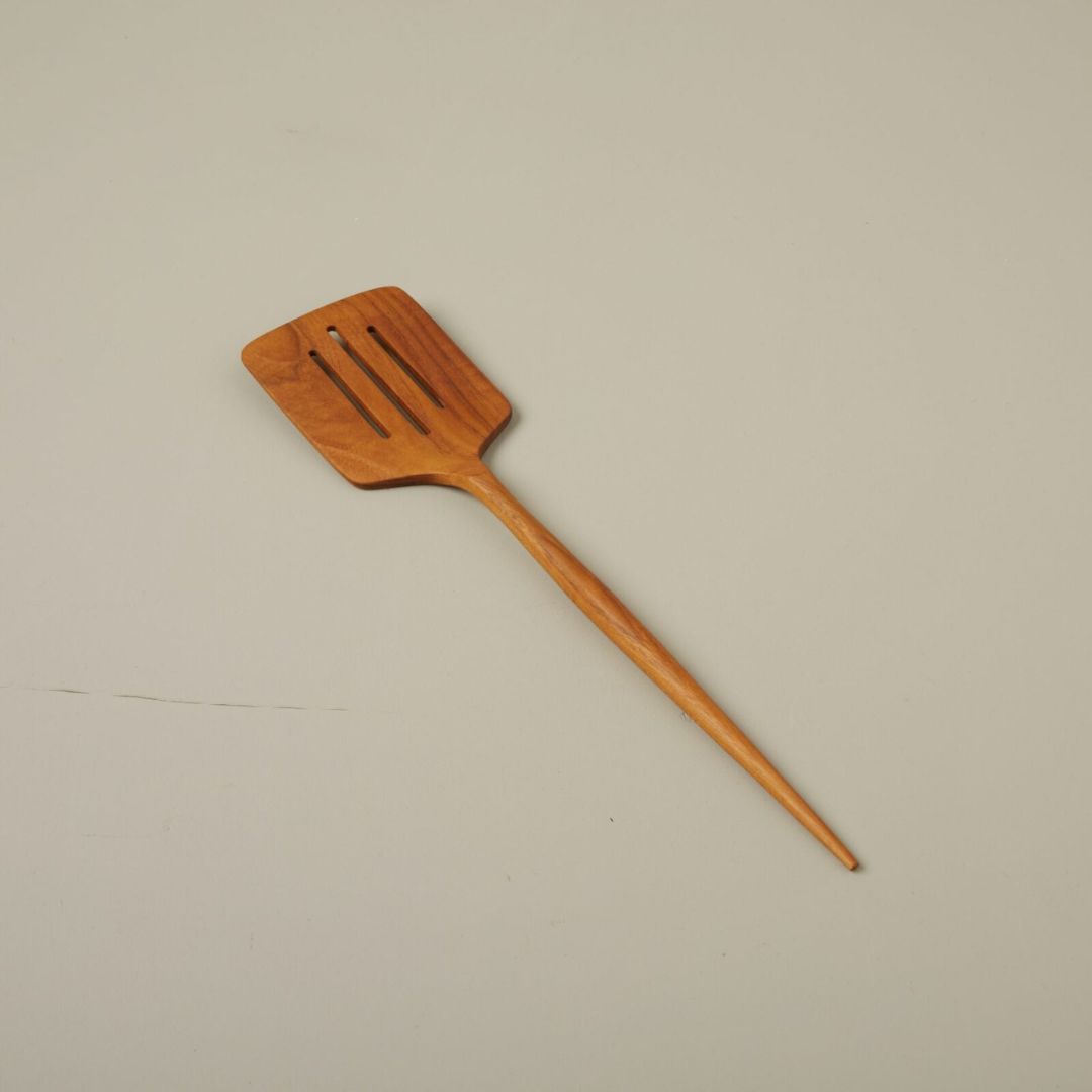 Køb Spatel Padma Teak | 149,95 | Fri fragt over 149 kr. | Hurtig levering | Dag til dag levering | be home | Træspatel, Teaktræ, Håndlavet, Thailand, Træ, Spatel i træ