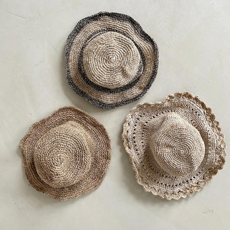 Køb Solhat // Sun Hat | 369,00 | Findes i flere farver | Fri fragt over 149 kr. | Hurtig levering | Dag til dag levering | CARE BY ME | tidløs, hamp, bomuld, sommerhat, strandhat, naturlig hat, solhat, bomuldshat, hamphat, bomuld og hamp solhat