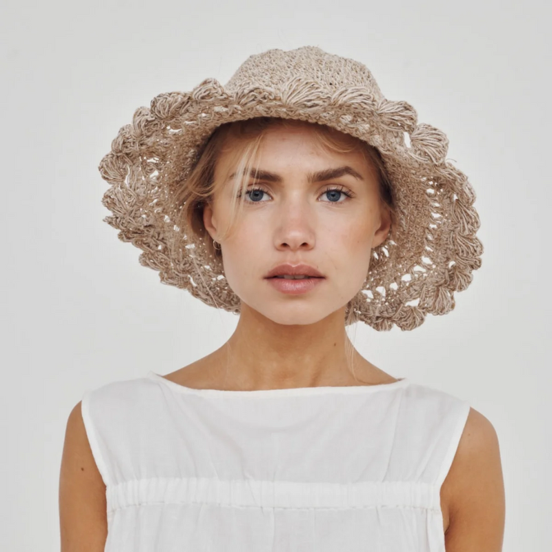 Køb Solhat // Sun Hat - blonde | 369,00 | Findes i flere farver | Fri fragt over 149 kr. | Hurtig levering | Dag til dag levering | CARE BY ME | tidløs, hamp, bomuld, sommerhat, strandhat, naturlig hat, solhat, bomuldshat, hamphat, bomuld og hamp solhat