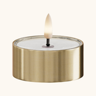 Rundt LED fyrfadslys med hvid flamme i blank guldfarvet metalholder
