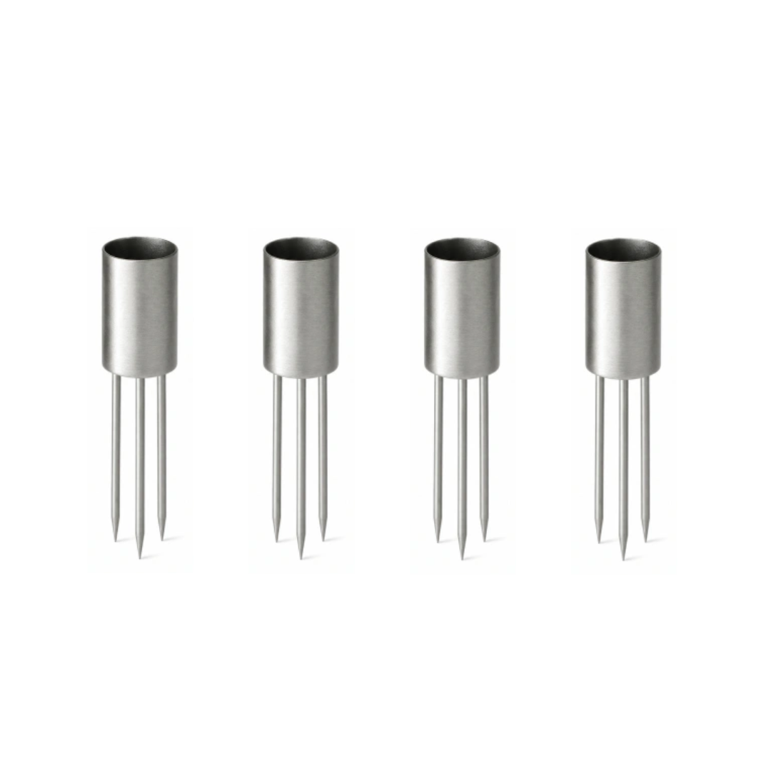 Fire blanke metal lyseholdere med tre spyd, til stagelys med 2,2 cm diameter