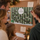 Grøn papir familiejulekalender med 24 nummererede låger og julemotiver
