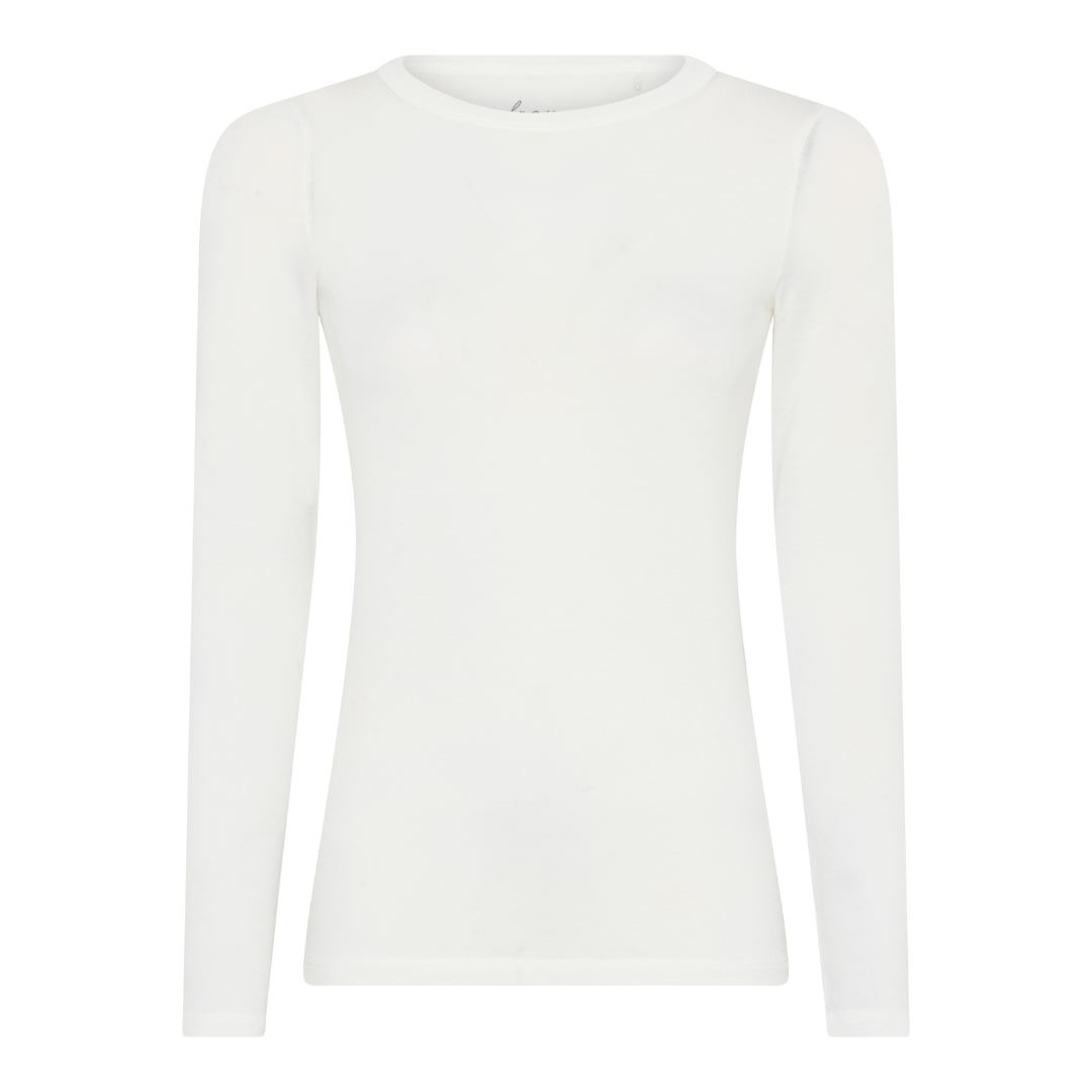 Cremefarvet langærmet bluse i modal og cashmere med rund hals og tætsiddende snit