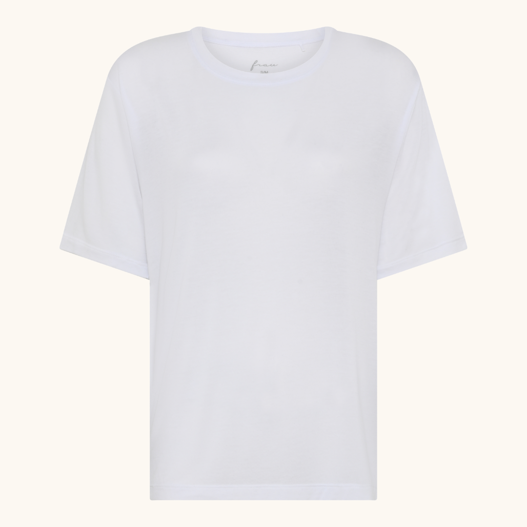 Hvid oversized t-shirt med rund halsudskæring og korte ærmer i modal og cashmere