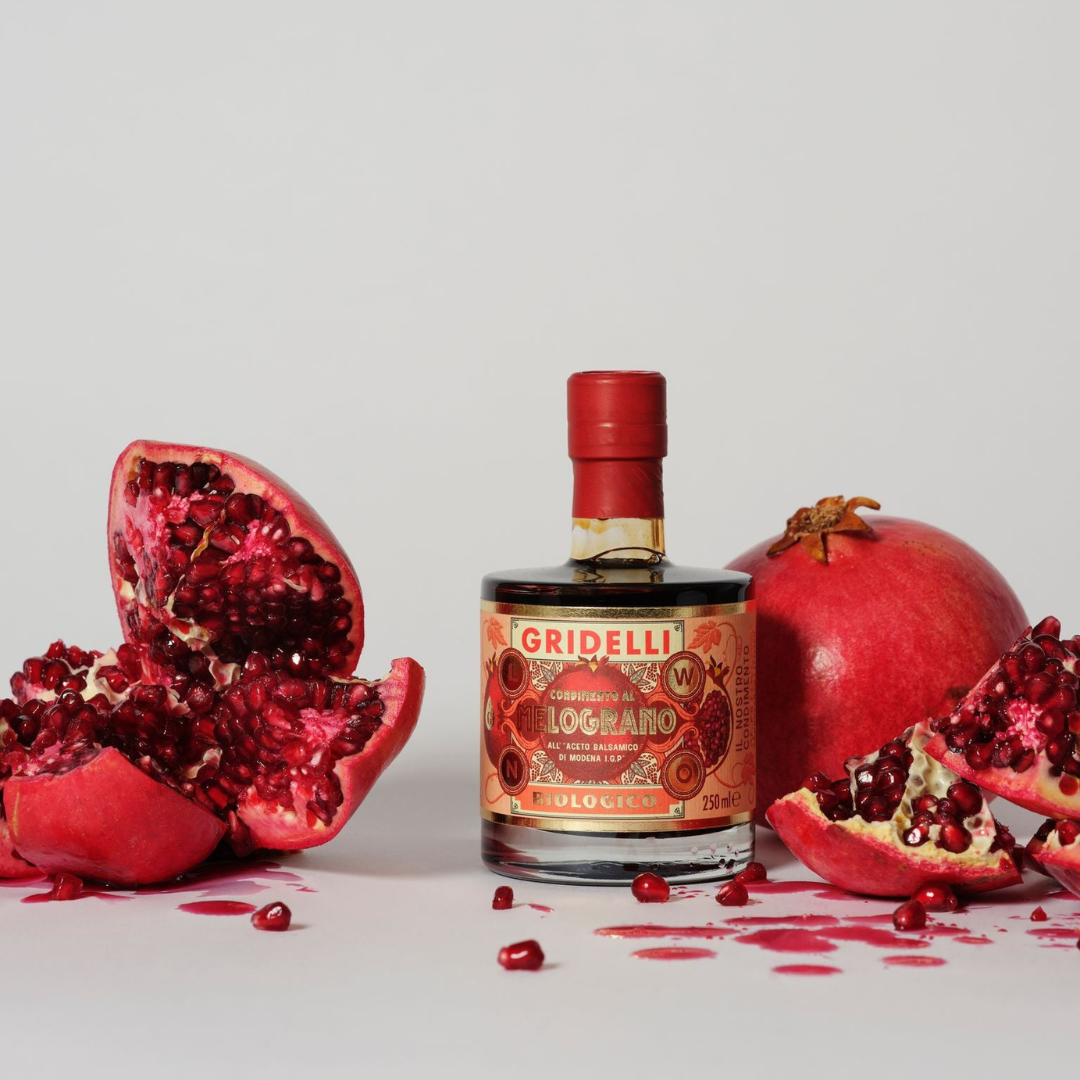 Gridelli balsamico eddike med granatæble i 250 ml glasflaske med rød forsegling og dekorativ etiket