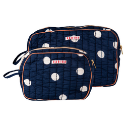 Køb Toilettaske Milla Navy | fra 289,95 | Fri fragt over 149 kr. | Hurtig levering | Dag til dag levering | Habiba | Etui, Clutch, Taske, Rejse, Toiletsager