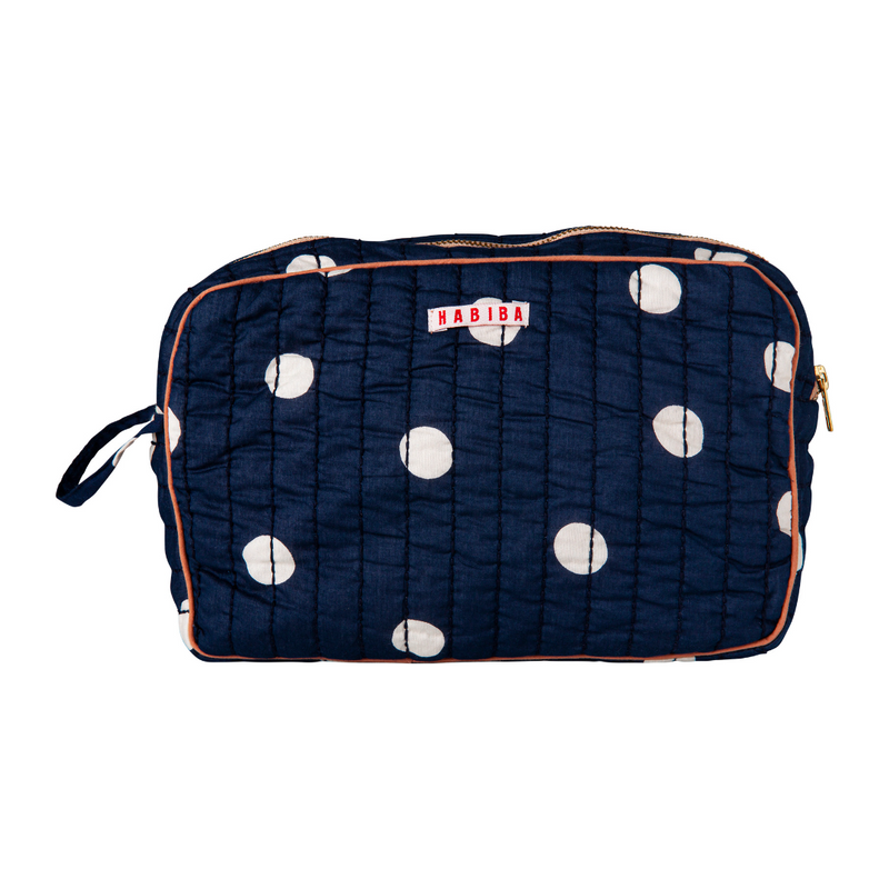 Køb Toilettaske Milla Navy | fra 289,95 | Fri fragt over 149 kr. | Hurtig levering | Dag til dag levering | Habiba | Etui, Clutch, Taske, Rejse, Toiletsager