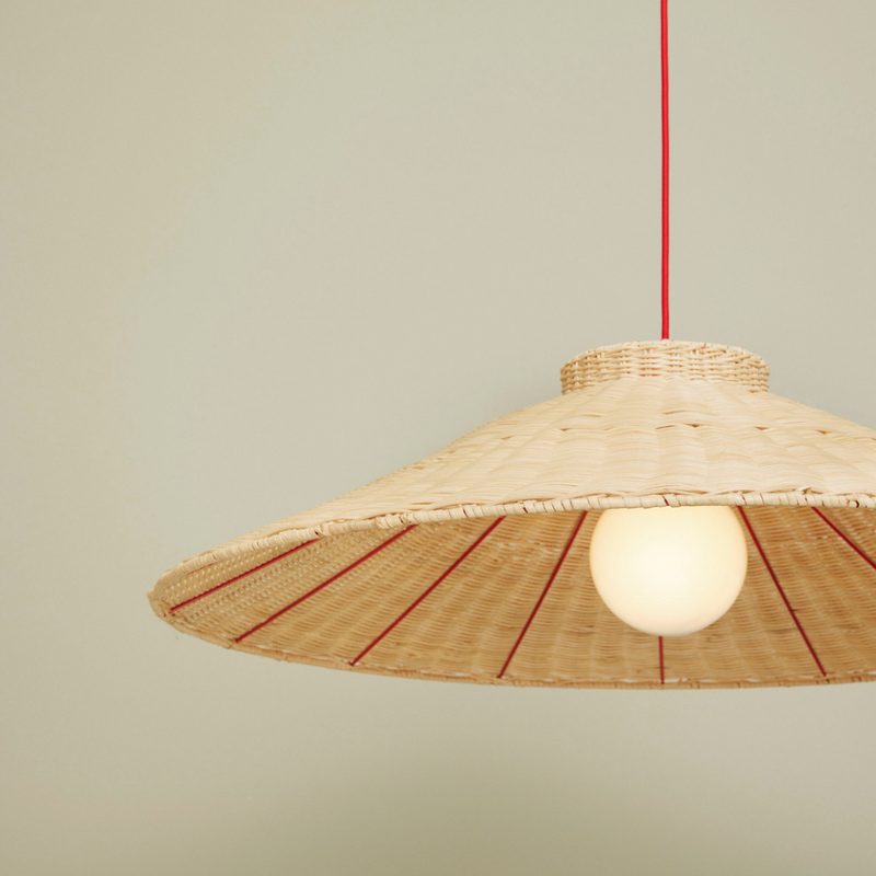 Køb Pendel Chand Trapeze i rattan | 1.269,00 | Fri fragt over 149 kr. | Hurtig levering | Dag til dag levering | Hübsch | Belysning, Lampe, Flet, Loftlampe, Stofledning, Rød ledning, Skærm, Natur, Flettet