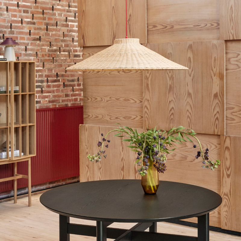 Køb Pendel Chand Trapeze i rattan | 1.269,00 | Fri fragt over 149 kr. | Hurtig levering | Dag til dag levering | Hübsch | Belysning, Lampe, Flet, Loftlampe, Stofledning, Rød ledning, Skærm, Natur, Flettet