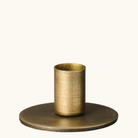 Lav lysestage i antik messing med cylindrisk holder og rund flad fod