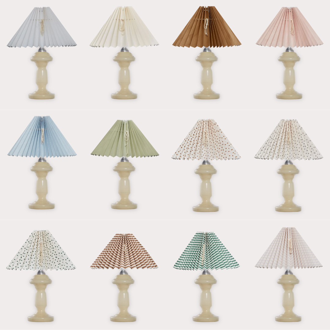 Bordlampe Petro i beige opalglas vist i 12 varianter med plisserede skærme i forskellige farver og mønstre