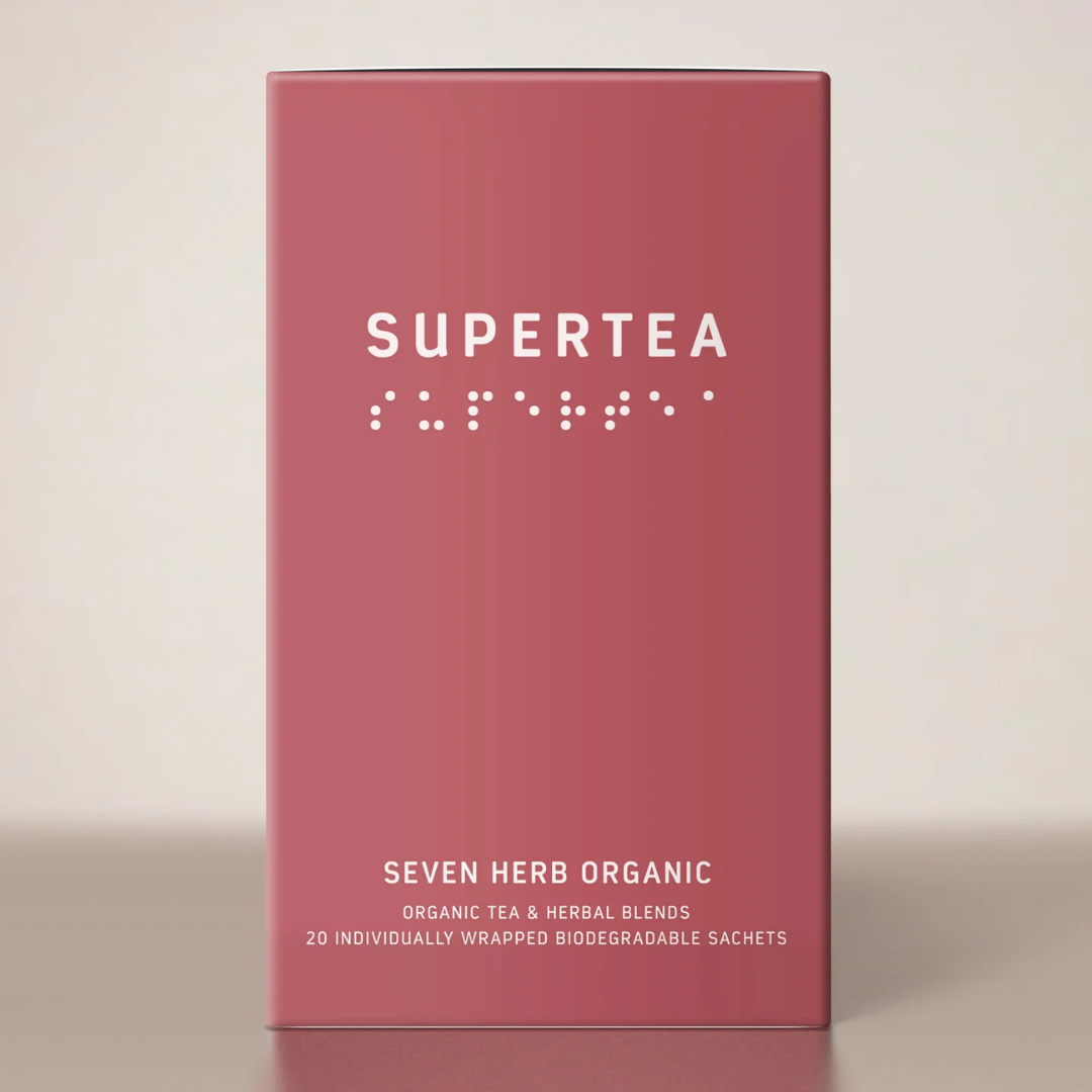 Supertea Seven Herb Organic teæske i rosa med hvid tekst og brailleskrift, 20 tebreve