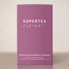 Supertea Rooted Passionfruit Organic teæske i lilla med hvid tekst og brailleskrift, 20 breve