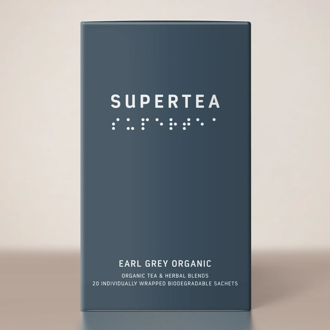 Supertea Earl Grey Organic teæske i mørk blågrå med hvid tekst og brailleskrift, 20 tebreve