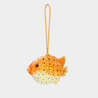 Håndlavet papmaché ballonfisk i orange og creme med sorte pletter og orange ophængssnor
