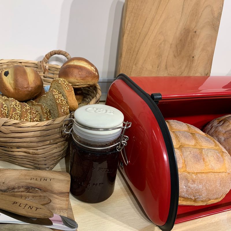 Køb PLINT brødkasse red | findes i flere farver | 229,95 | Dag til dag levering | Retro brødkasse, Gammeldags brødkasse, Beholder, Opbevaring, Brød opbevaring, Brødbox, Brødboks, Brødkurv